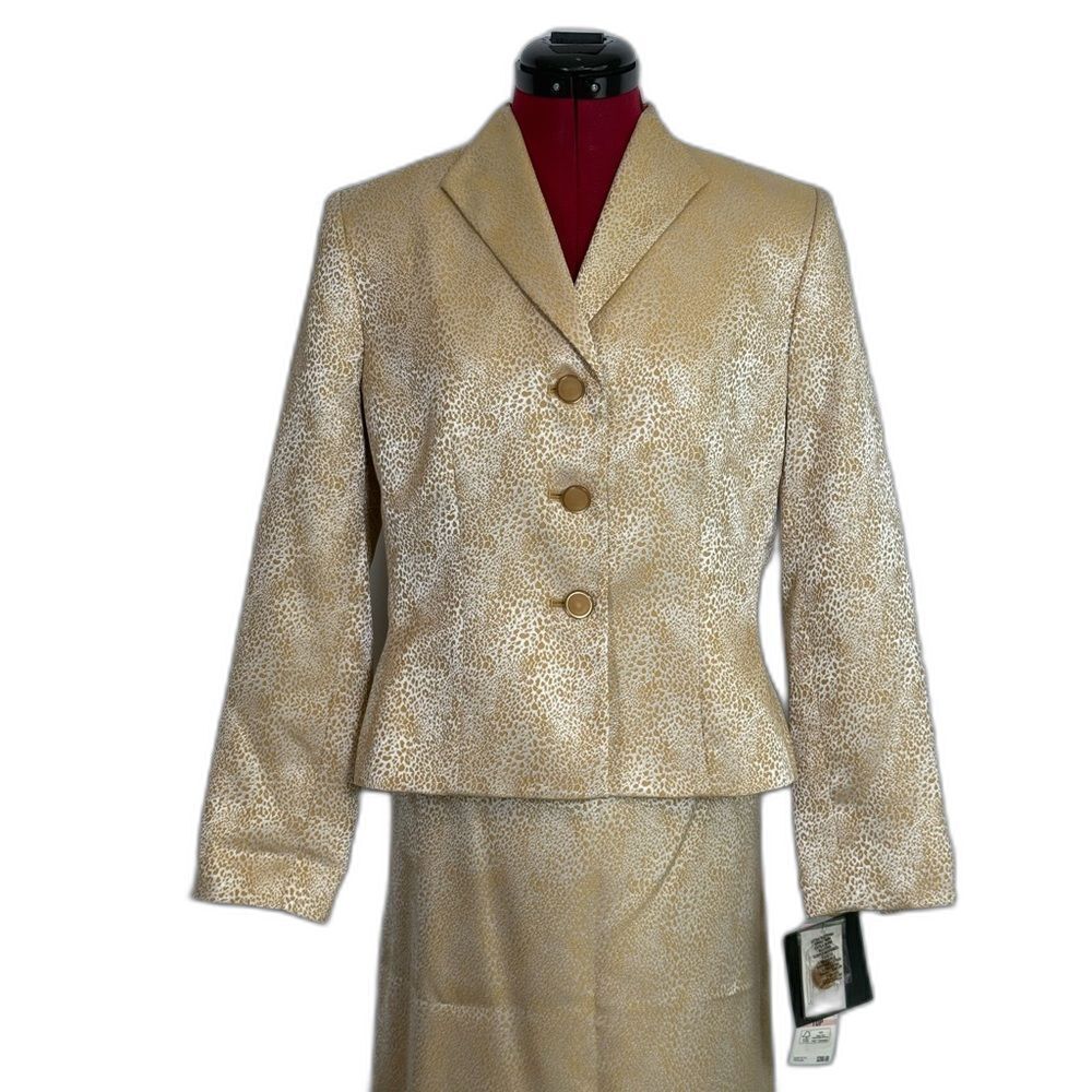 NWT Le Suit Skirt Suit Women Size 10P/14P Gold/Cream 2-Piece Set Blazer & Skirt - Picture 5 of 15